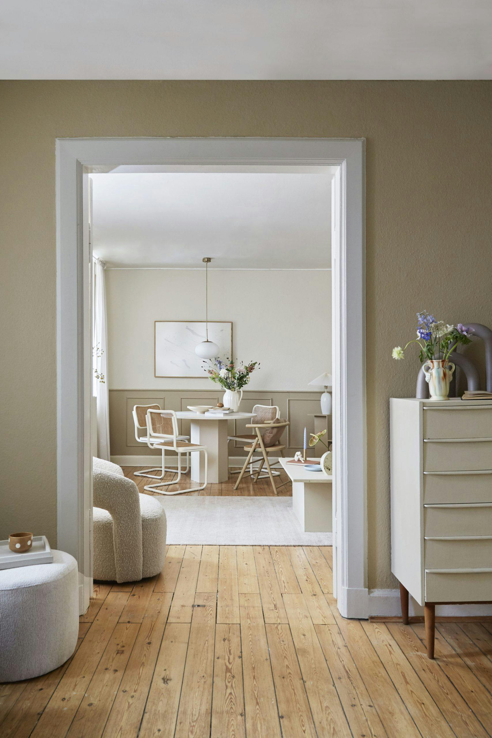 stylist202106 Beige og sandfarget vegger